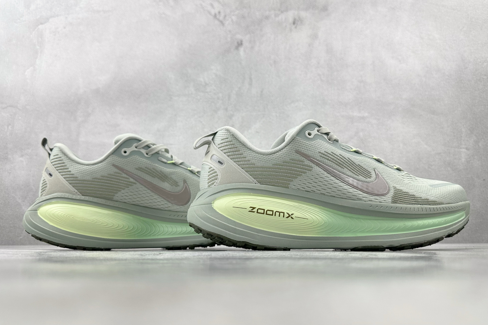 GT 
全套数据私模 Nike Vomero 18 灰绿色

货号：HM6803-002
尺码：36 3
