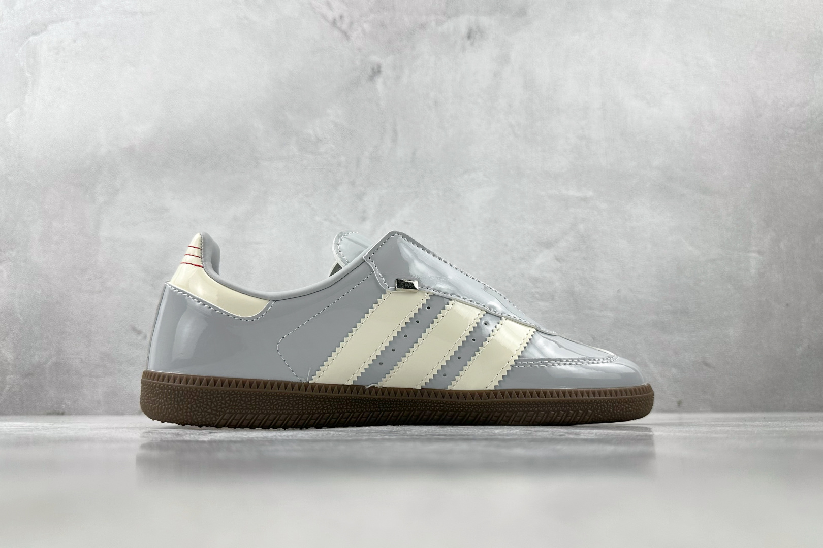 R 版 
出口订单  adidas originals SAMBA OG 灰色

货号 ：JQ0012
