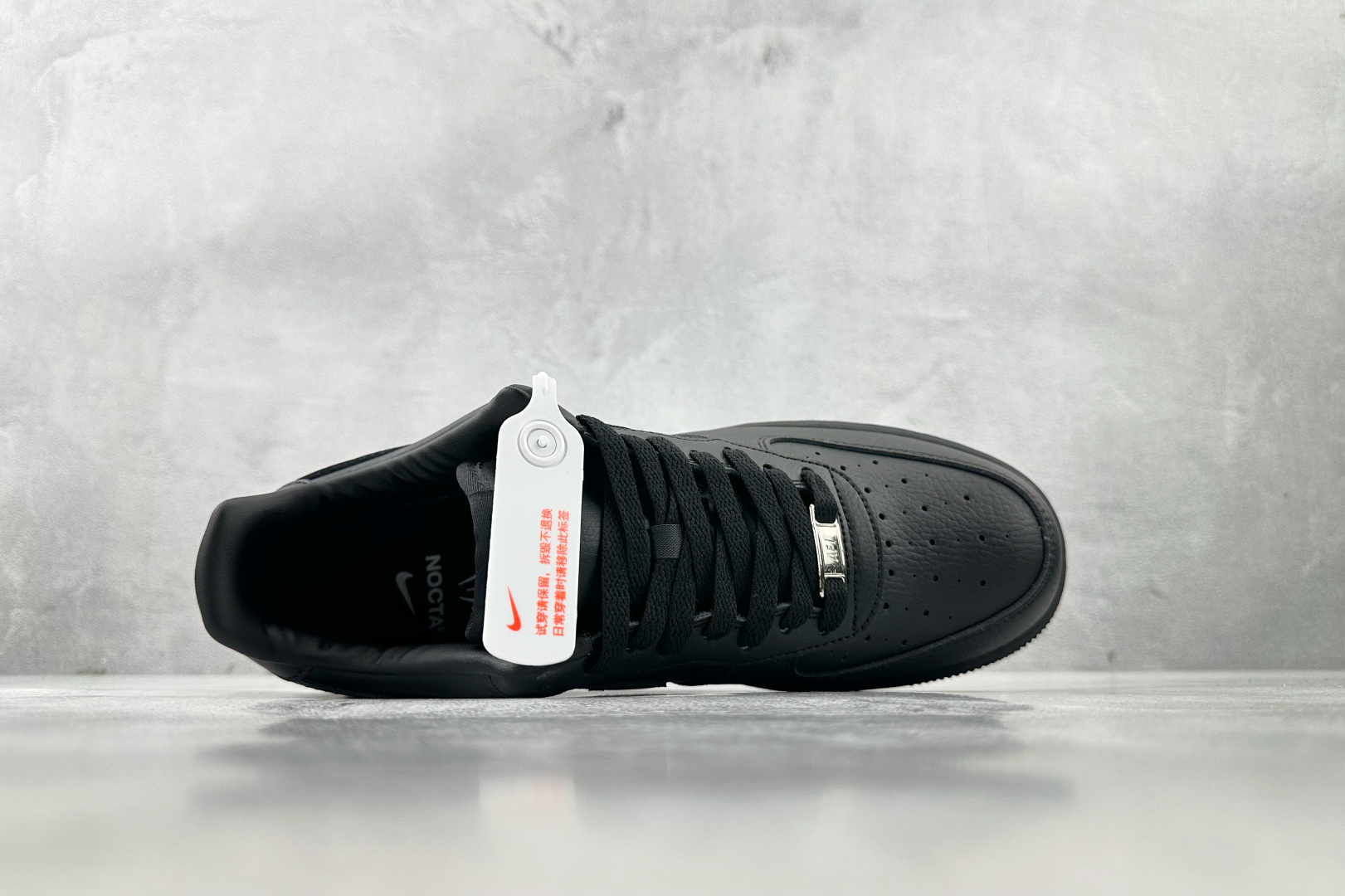 X 版 
Nike AIR FORCE 1'07 黑色

货号：CZ8065 001
尺码：36 36.