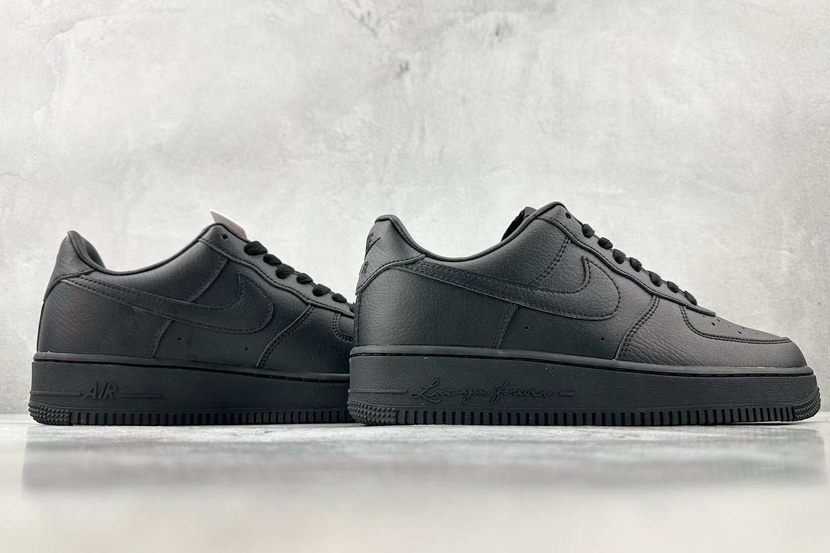 X 版 
Nike AIR FORCE 1'07 黑色

货号：CZ8065 001
尺码：36 36.