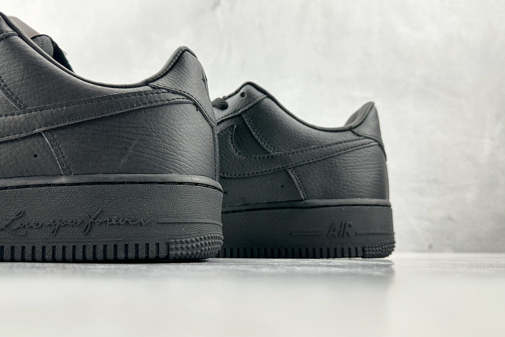 X 版 
Nike AIR FORCE 1'07 黑色

货号：CZ8065 001
尺码：36 36.