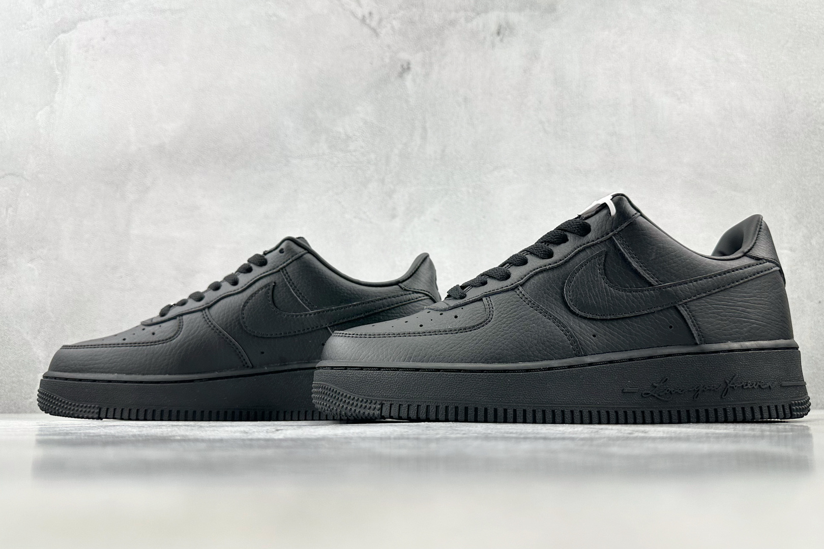 X 版 
Nike AIR FORCE 1'07 黑色

货号：CZ8065 001
尺码：36 36.