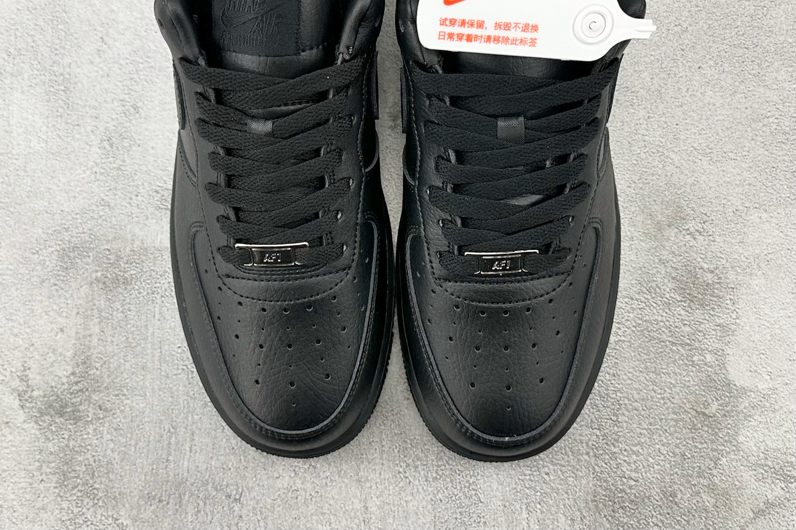 X 版 
Nike AIR FORCE 1'07 黑色

货号：CZ8065 001
尺码：36 36.
