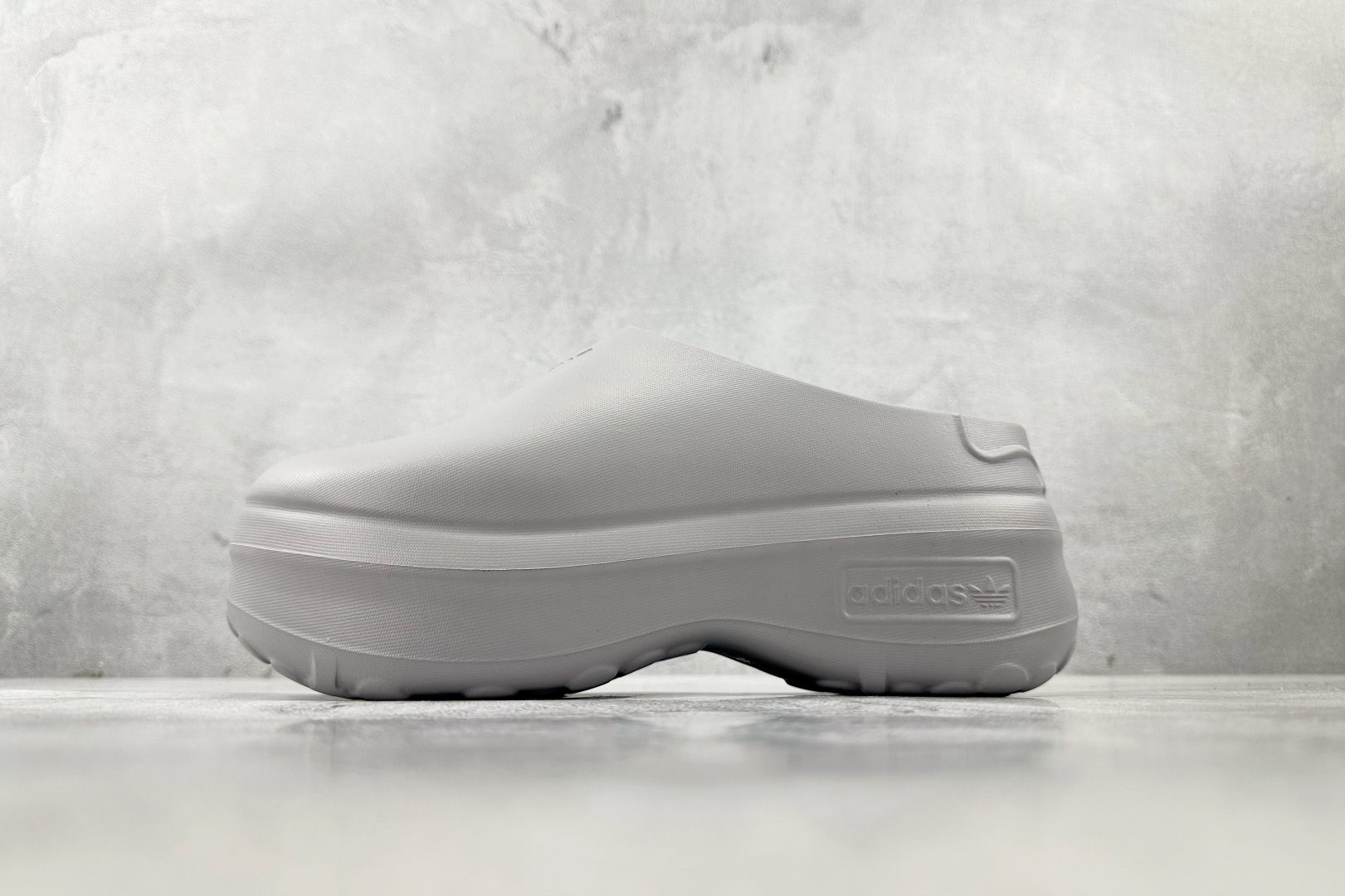 CD 
adidas originals AdiFOM Stan Smith Mule 银色

货号：I