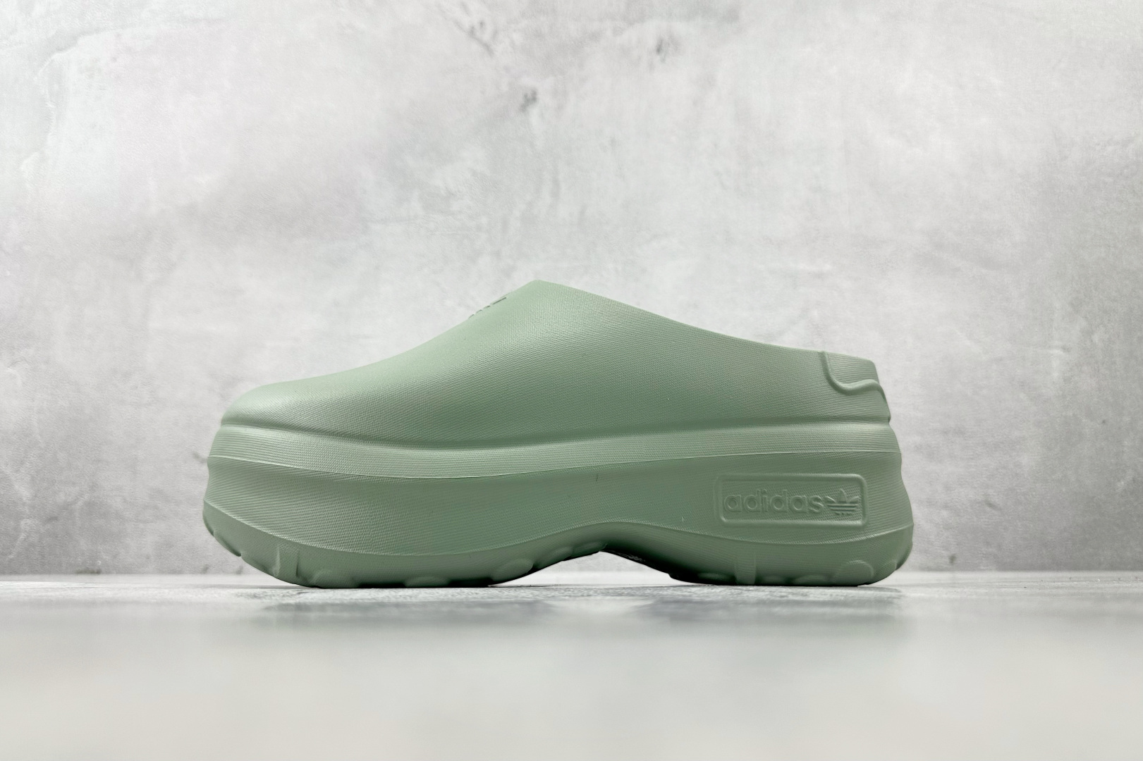 CD 
adidas originals AdiFOM Stan Smith Mule 绿色

货号：I