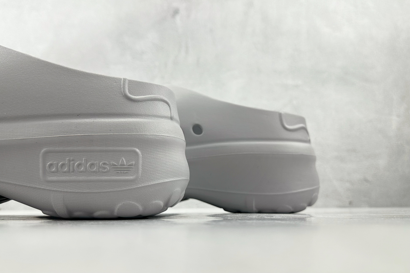 CD 
adidas originals AdiFOM Stan Smith Mule 银色

货号：I