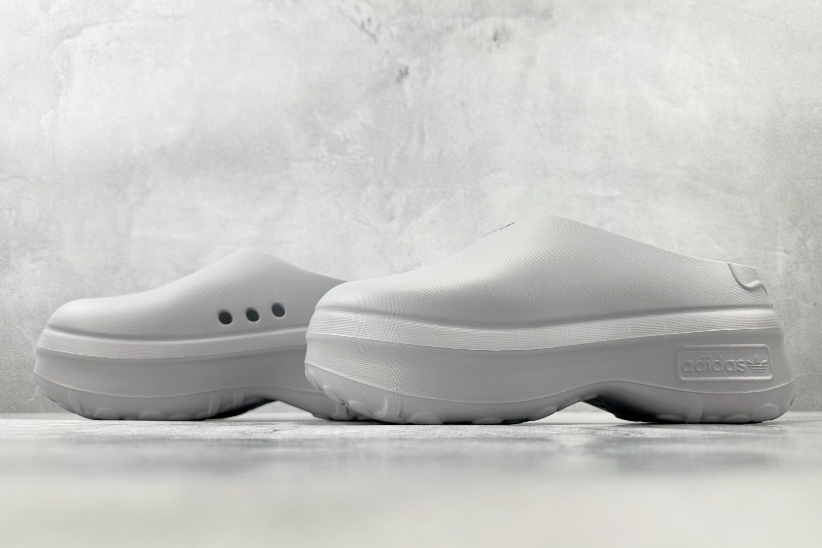 CD 
adidas originals AdiFOM Stan Smith Mule 银色

货号：I