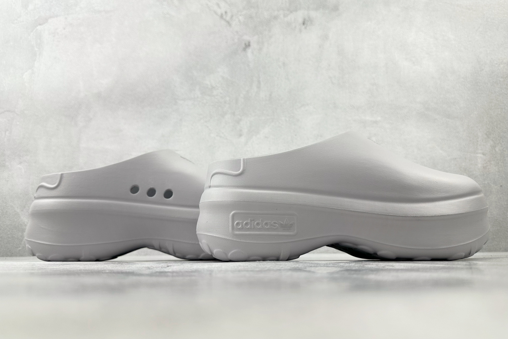 CD 
adidas originals AdiFOM Stan Smith Mule 银色

货号：I