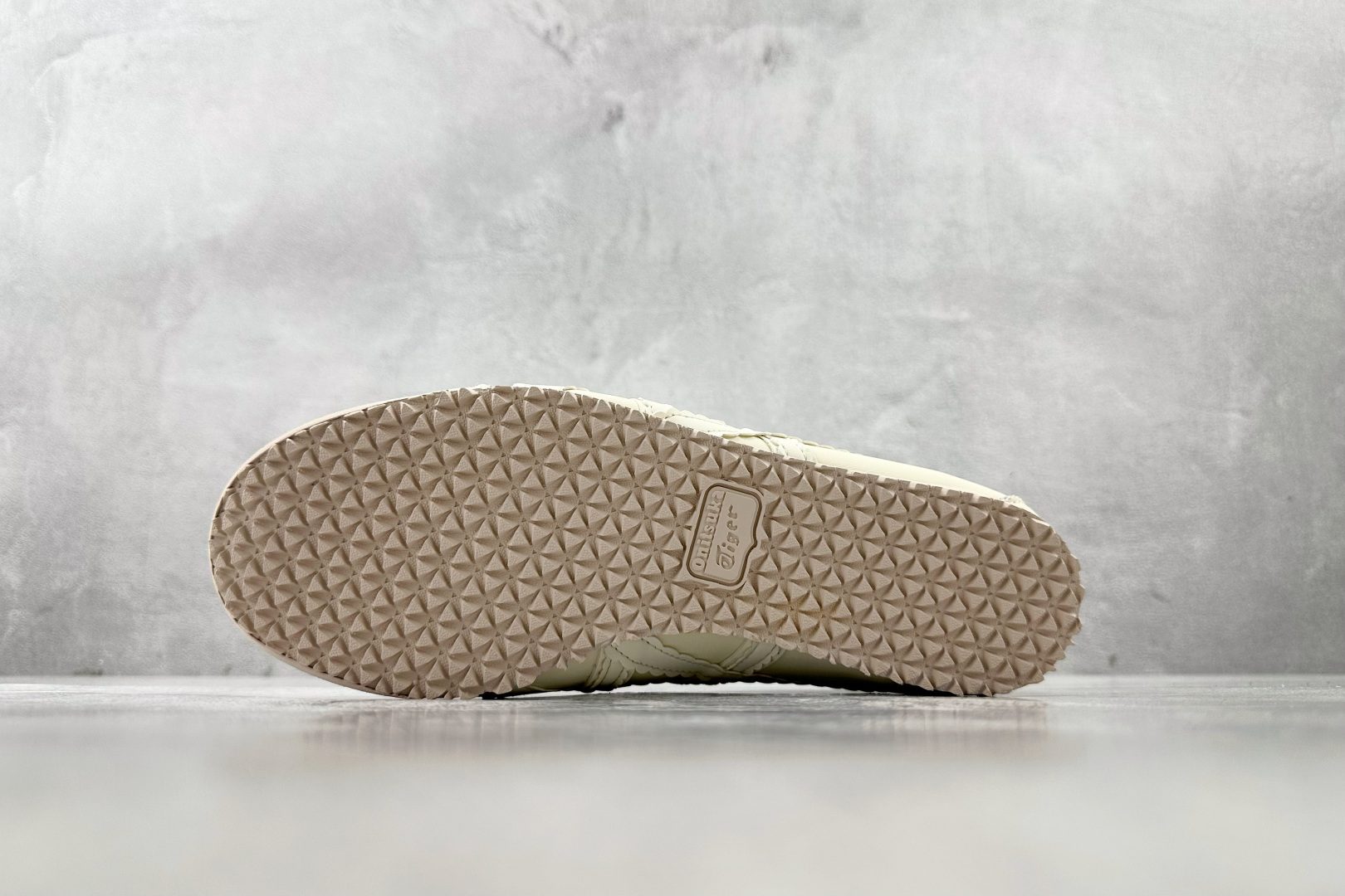SC 
渠道特供  Onitsuka Tiger鬼塚虎 MEXICO 66 TGRS 米色

货号：11