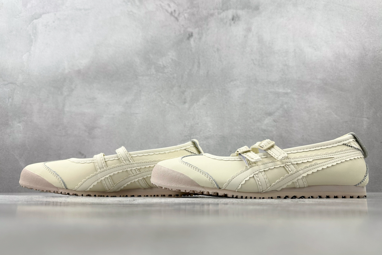 SC 
渠道特供  Onitsuka Tiger鬼塚虎 MEXICO 66 TGRS 米色

货号：11