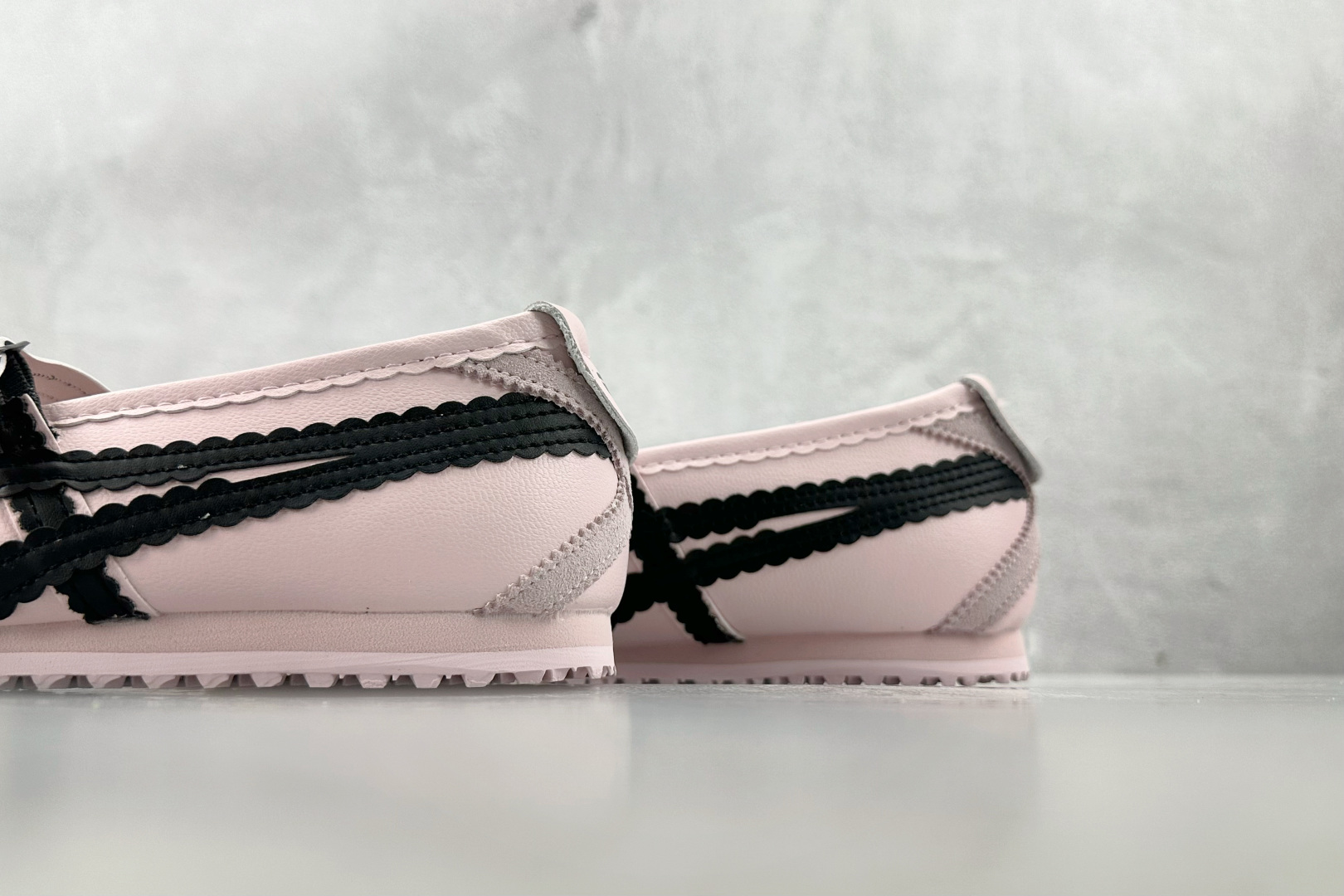 SC 
渠道特供  Onitsuka Tiger鬼塚虎 MEXICO 66 TGRS 粉色

货号：11