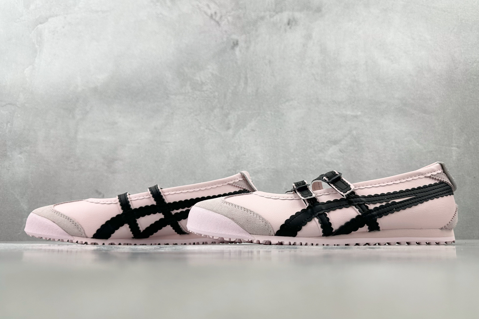 SC 
渠道特供  Onitsuka Tiger鬼塚虎 MEXICO 66 TGRS 粉色

货号：11