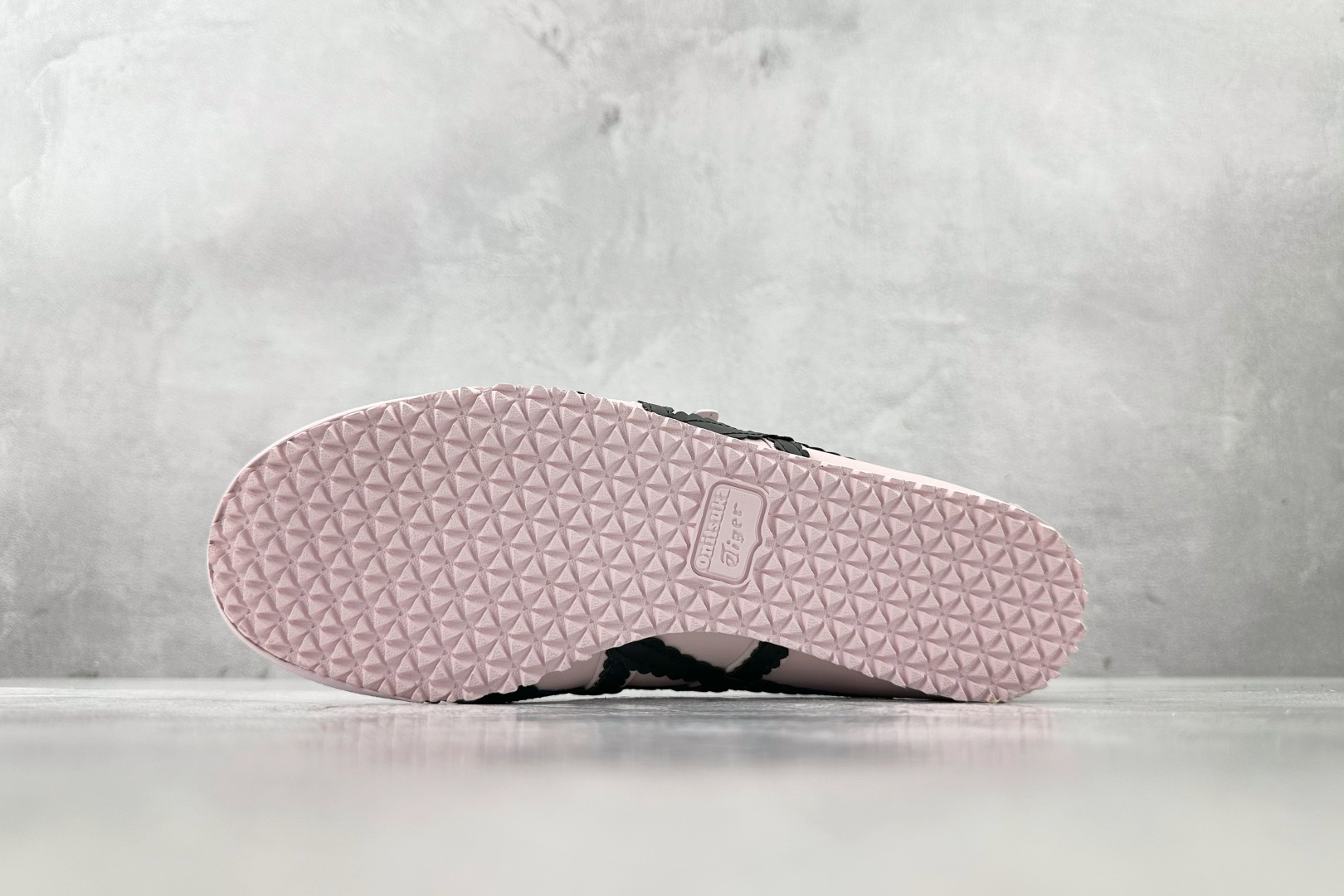 SC 
渠道特供  Onitsuka Tiger鬼塚虎 MEXICO 66 TGRS 粉色

货号：11