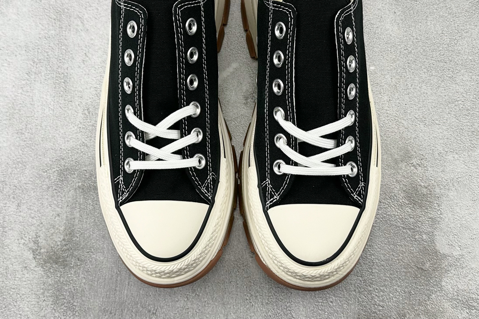虎扑特价 
Converse All Star 100 Trekwave OX 黑白

货号：
尺码：3
