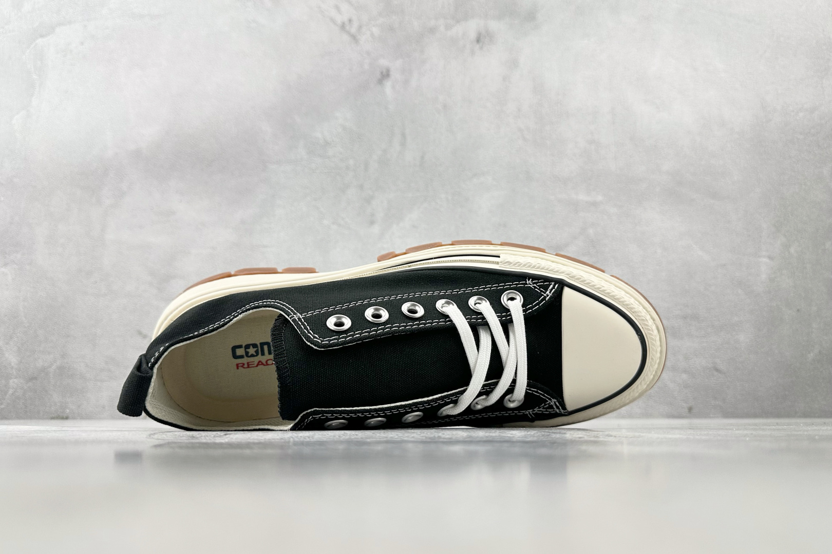 虎扑特价 
Converse All Star 100 Trekwave OX 黑白

货号：
尺码：3