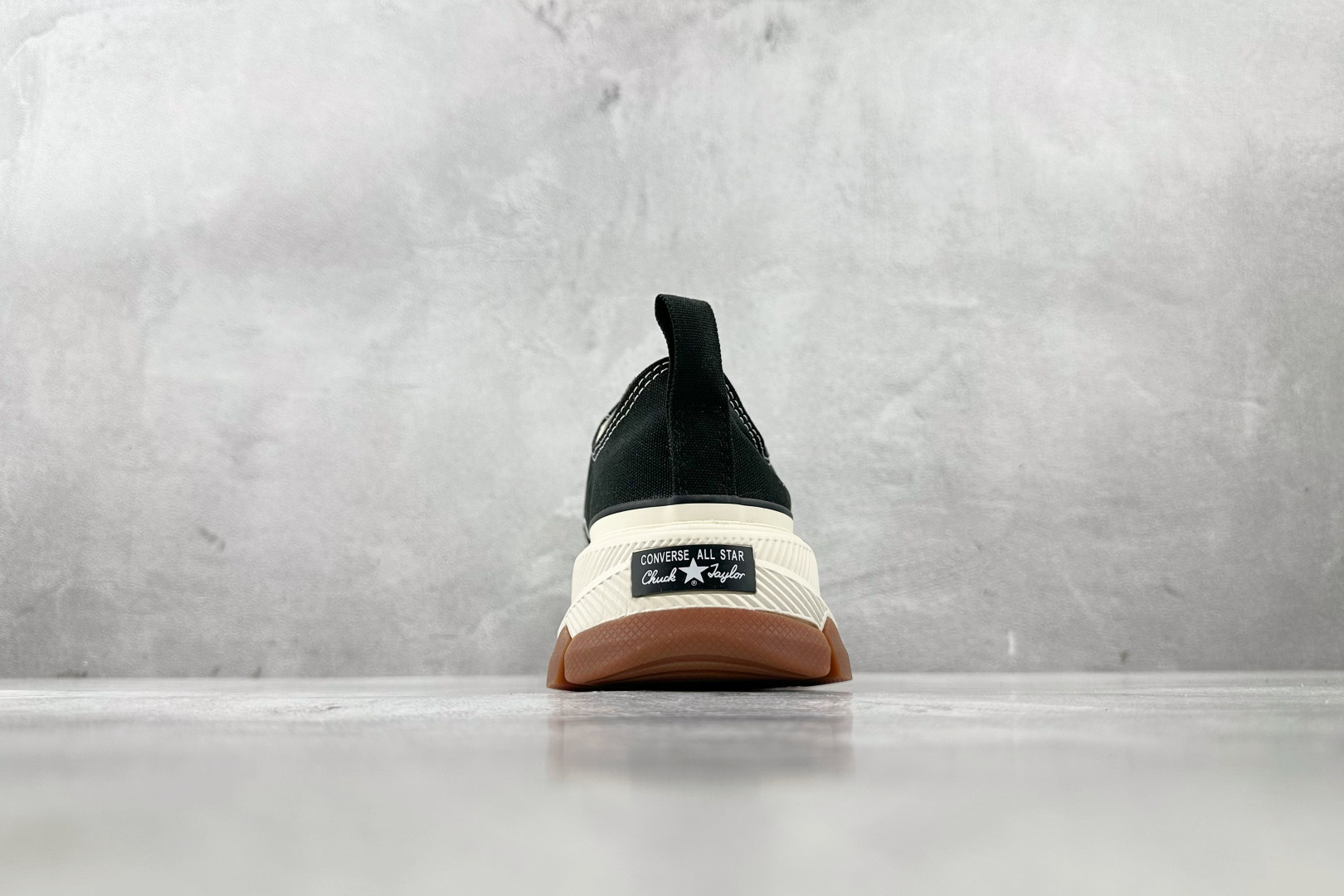 虎扑特价 
Converse All Star 100 Trekwave OX 黑白

货号：
尺码：3