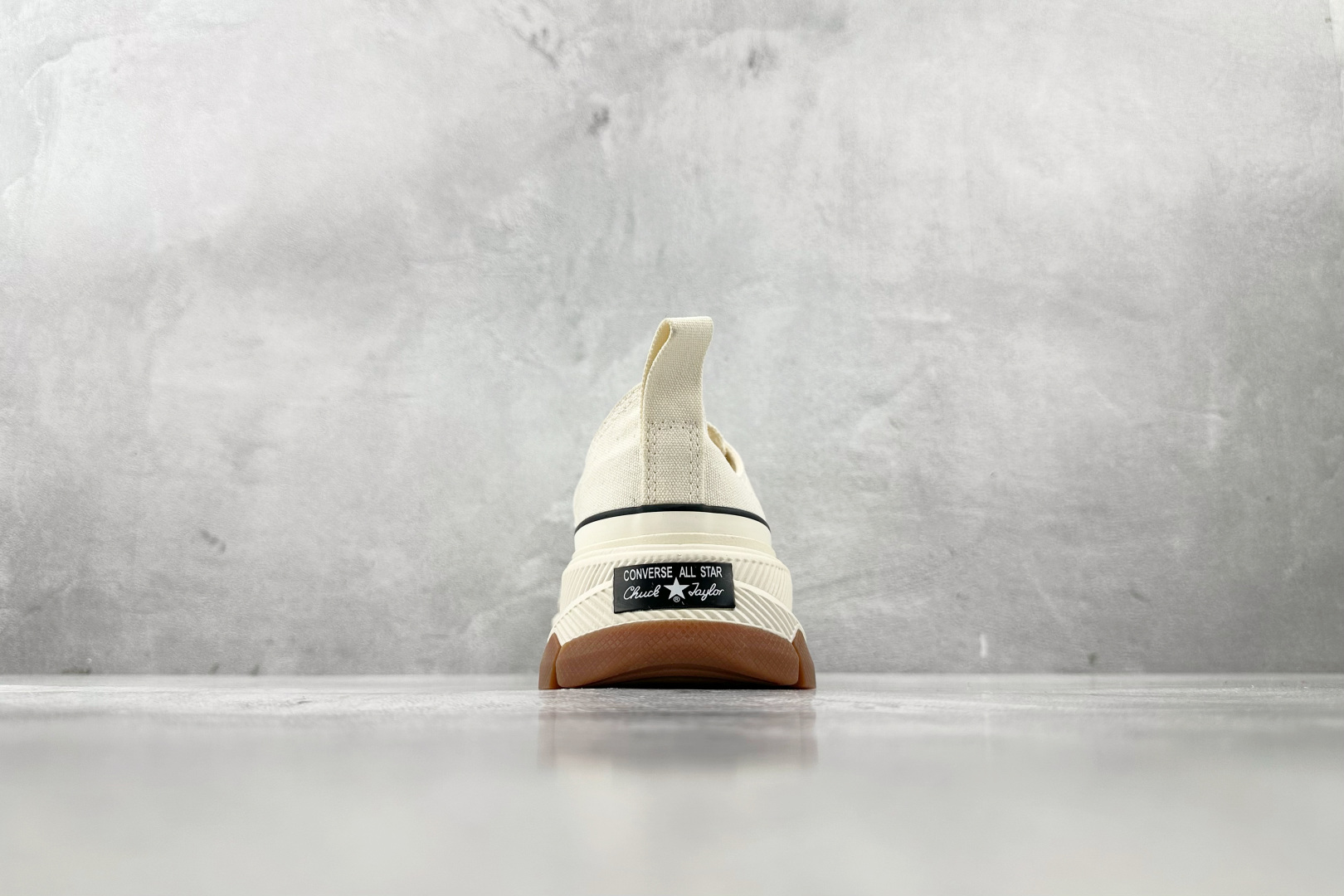 虎扑特价 
Converse AIl Star BTrekwave Ox米棕

货号：
尺码：35 36