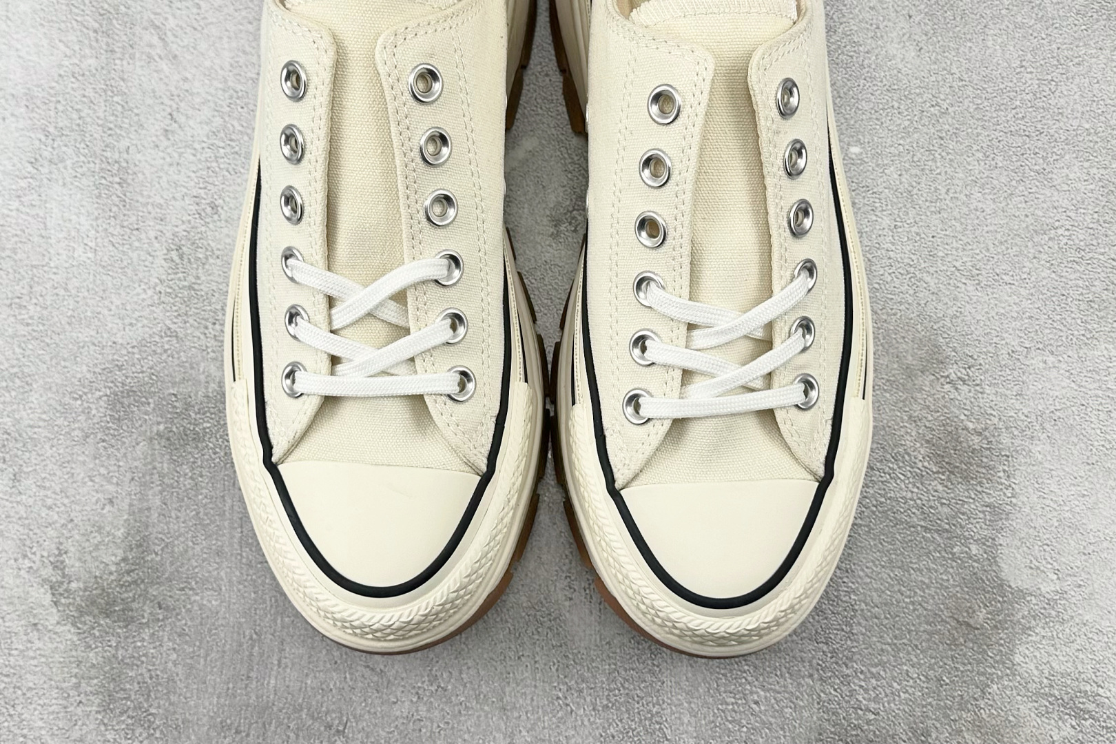 虎扑特价 
Converse AIl Star BTrekwave Ox米棕

货号：
尺码：35 36