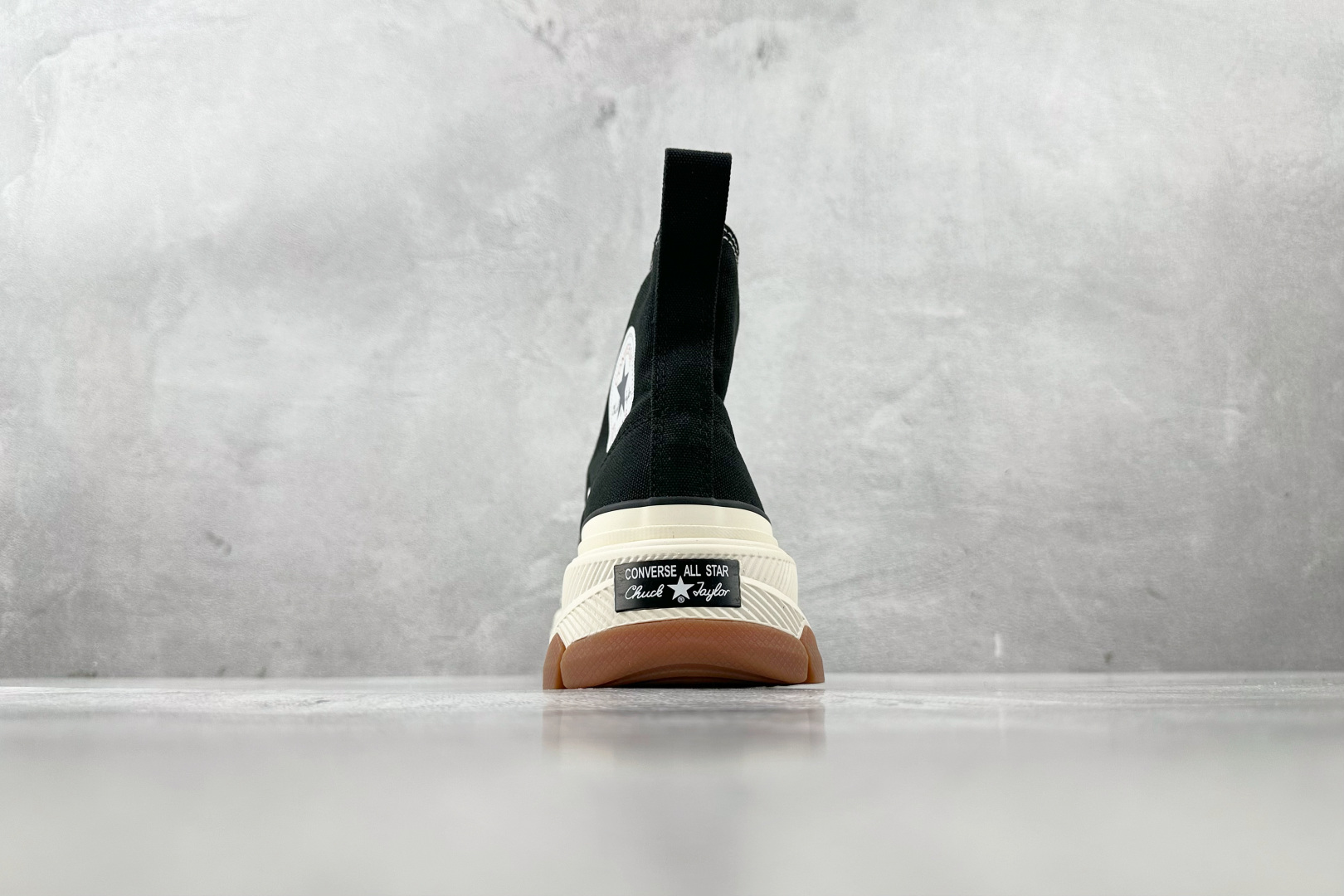 虎扑特价 
Converse All Star 100 Trekwave HI 黑色

货号：1SD03