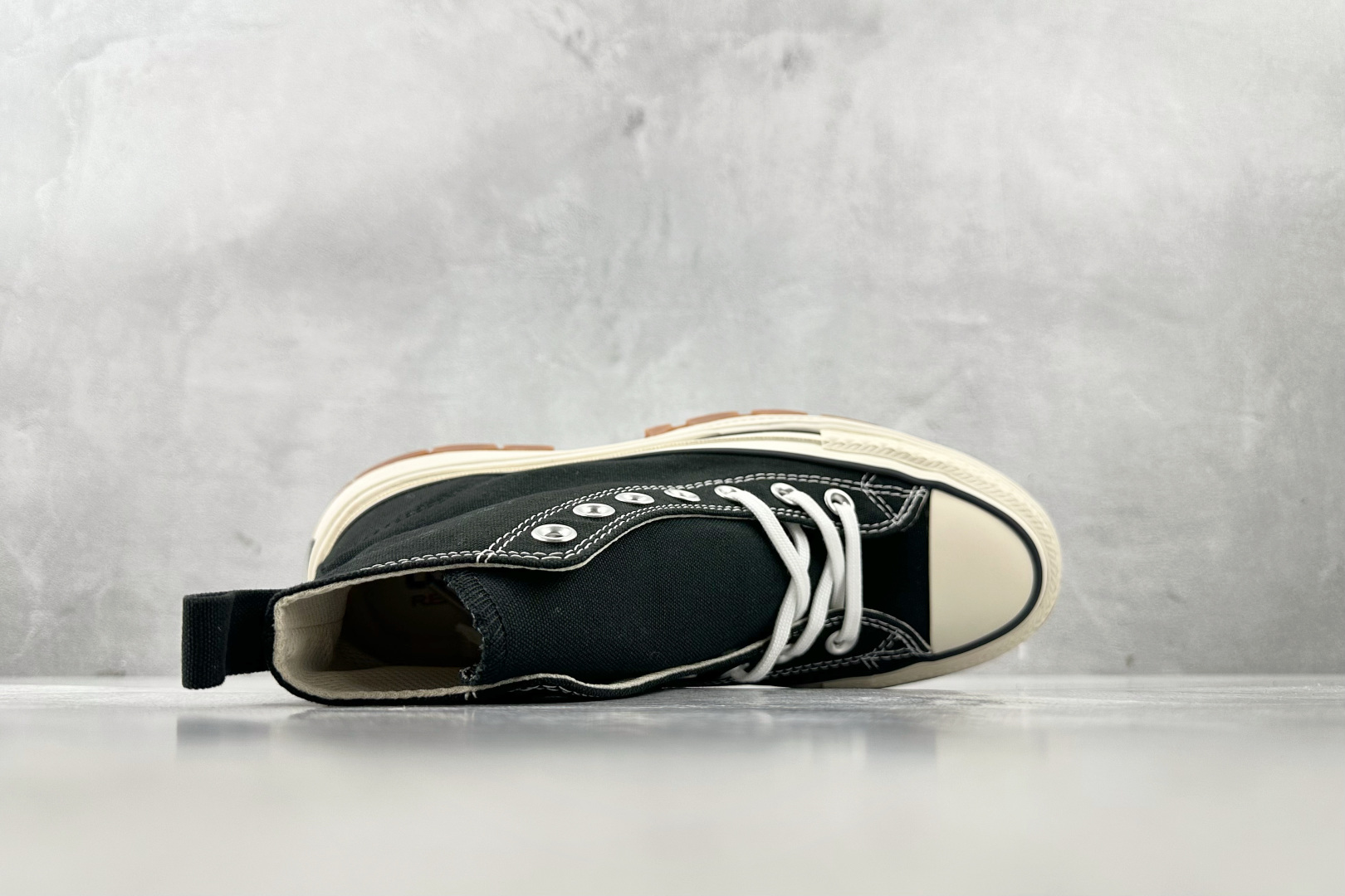 虎扑特价 
Converse All Star 100 Trekwave HI 黑色

货号：1SD03