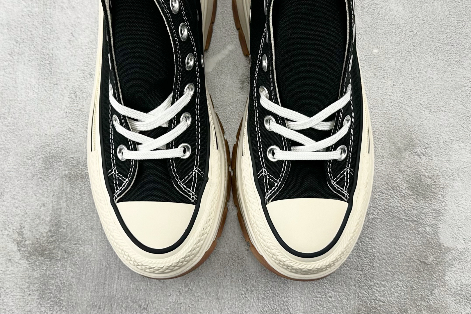 虎扑特价 
Converse All Star 100 Trekwave HI 黑色

货号：1SD03