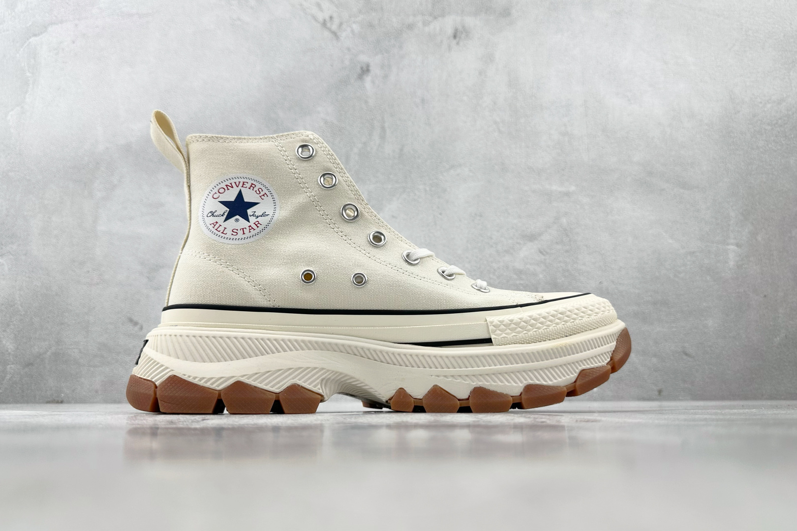 虎扑特价 
Converse ALL STAR R TREKWAVE Z HI 米色

货号：
尺码：3