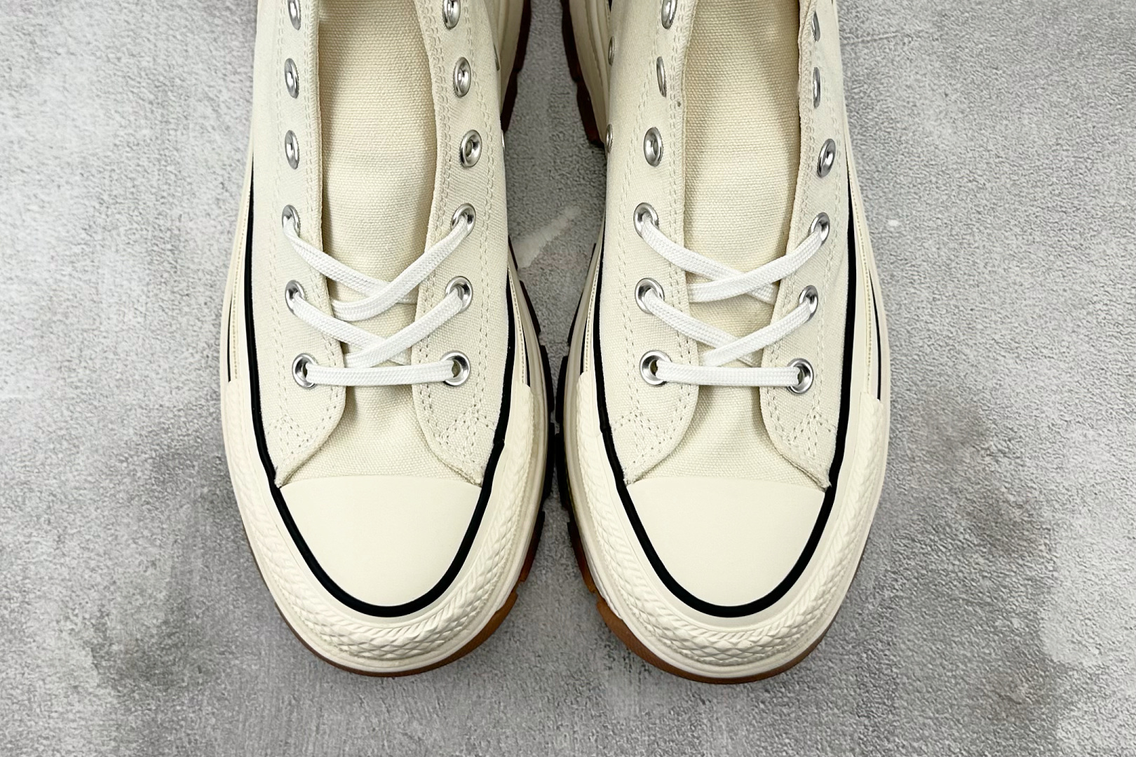 虎扑特价 
Converse ALL STAR R TREKWAVE Z HI 米色

货号：
尺码：3