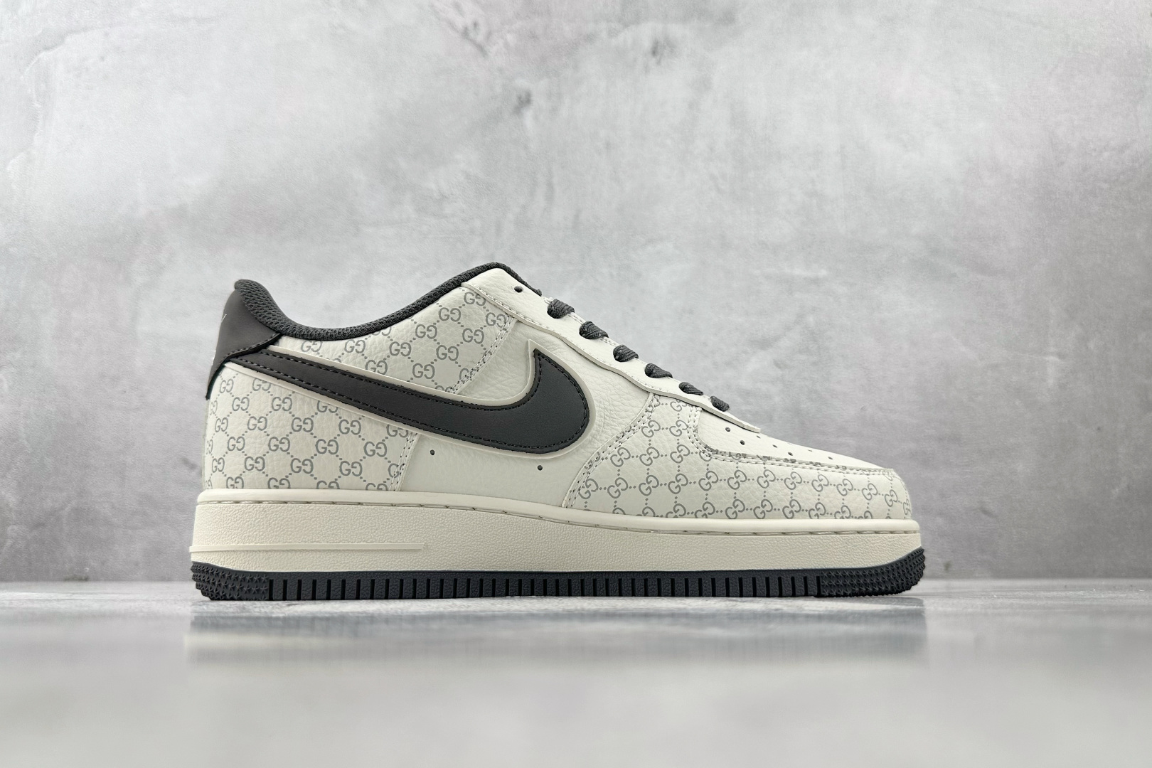 XC 
Nike Air Force 1'07  GUCCI 联名 米白黑

货号：CS5288 003