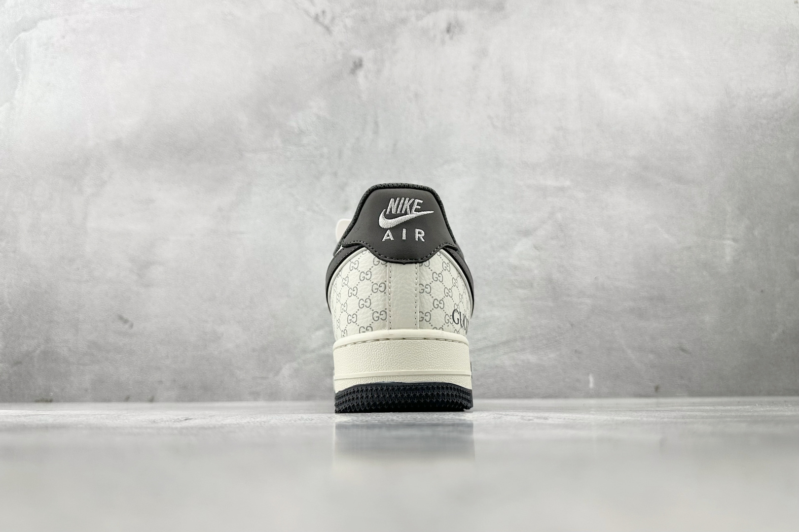 XC 
Nike Air Force 1'07  GUCCI 联名 米白黑

货号：CS5288 003