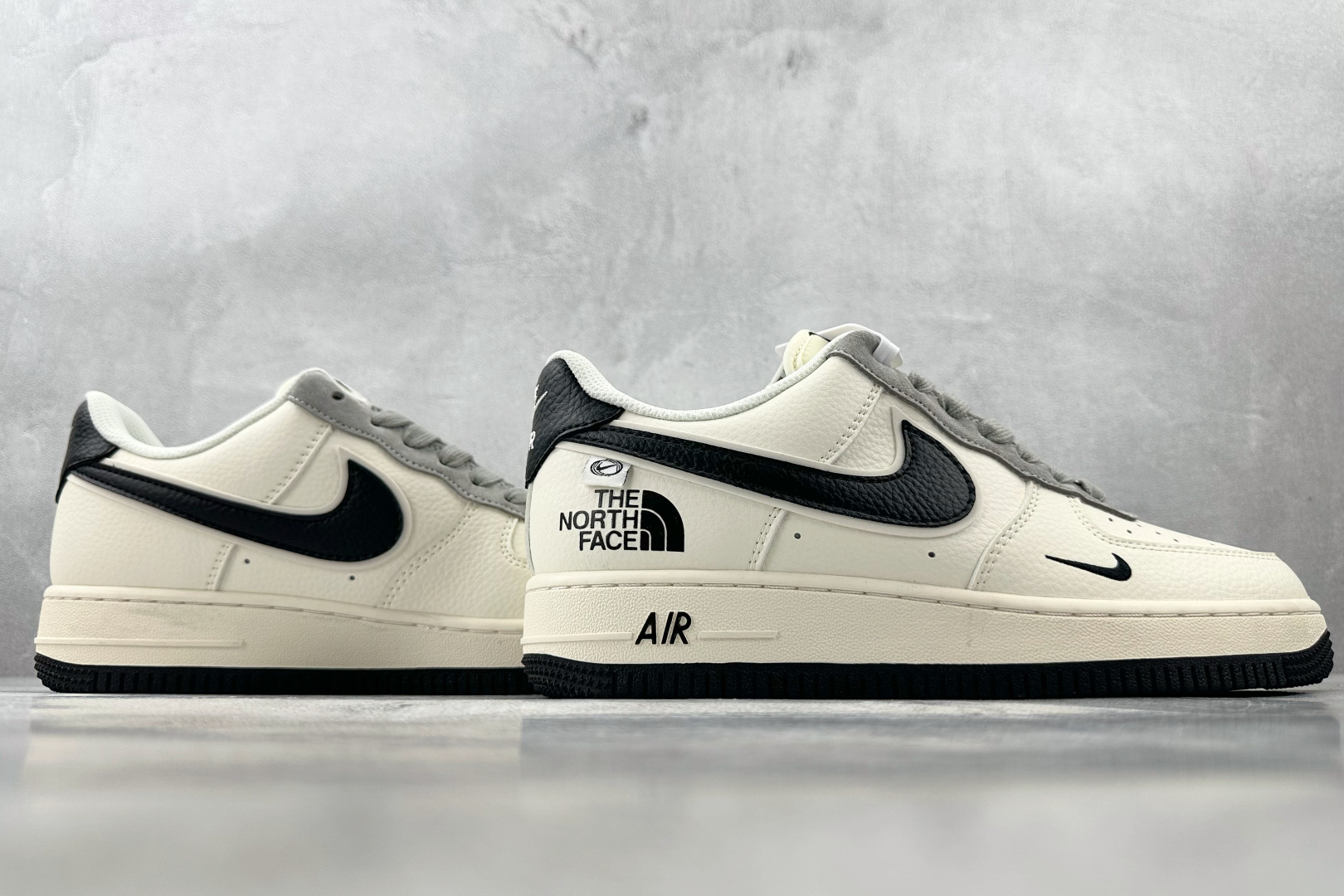 XC 
Nike Air Force 1'07  北面 联名 米白黑

货号：XZ6188 190
尺码
