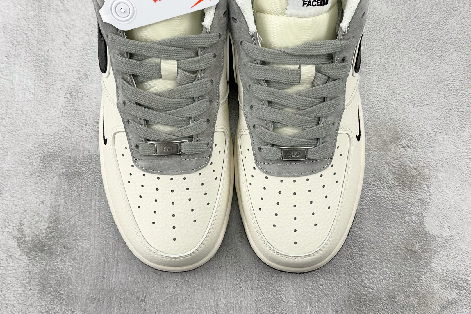 XC 
Nike Air Force 1'07  北面 联名 米白黑

货号：XZ6188 190
尺码