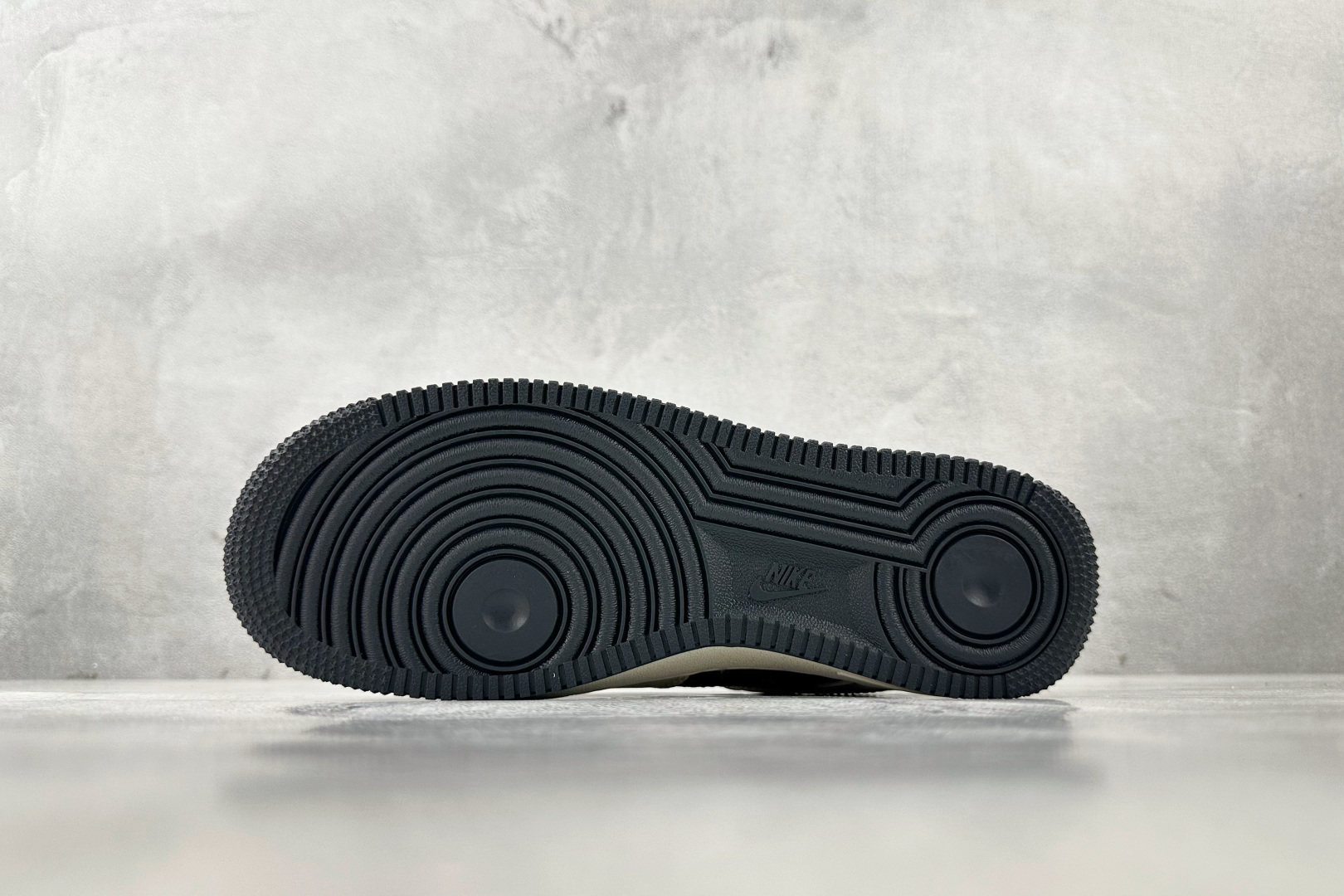 XC 
Nike Air Force 1'07 斯图西 联名 白黑

货号：DF0188 042
尺码：