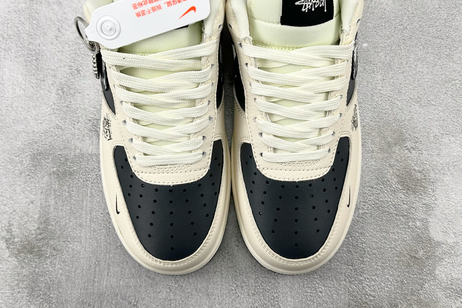 XC 
Nike Air Force 1'07 斯图西 联名 白黑

货号：DF0188 042
尺码：