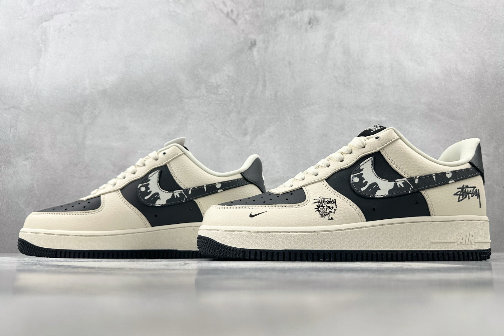 XC 
Nike Air Force 1'07 斯图西 联名 白黑

货号：DF0188 042
尺码：