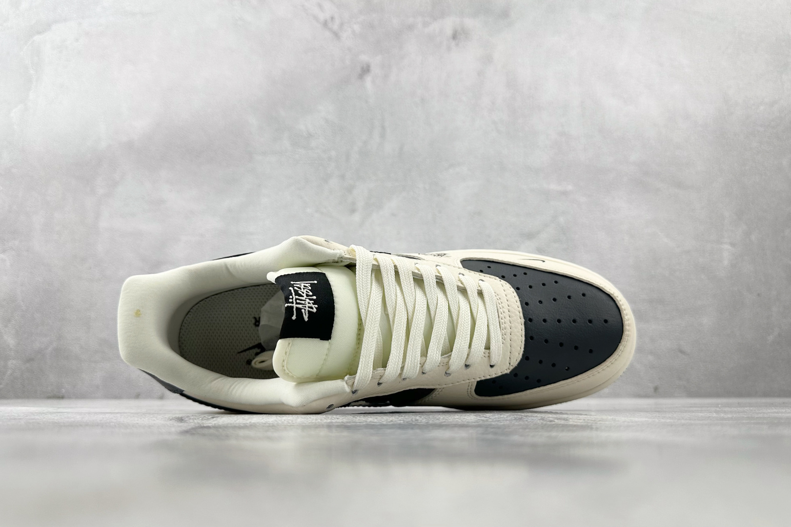 XC 
Nike Air Force 1'07 斯图西 联名 白黑

货号：DF0188 042
尺码：