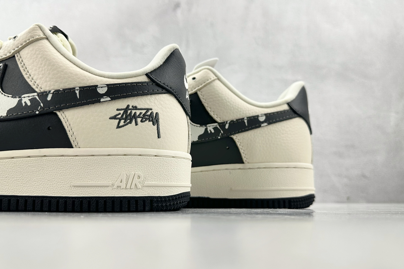 XC 
Nike Air Force 1'07 斯图西 联名 白黑

货号：DF0188 042
尺码：