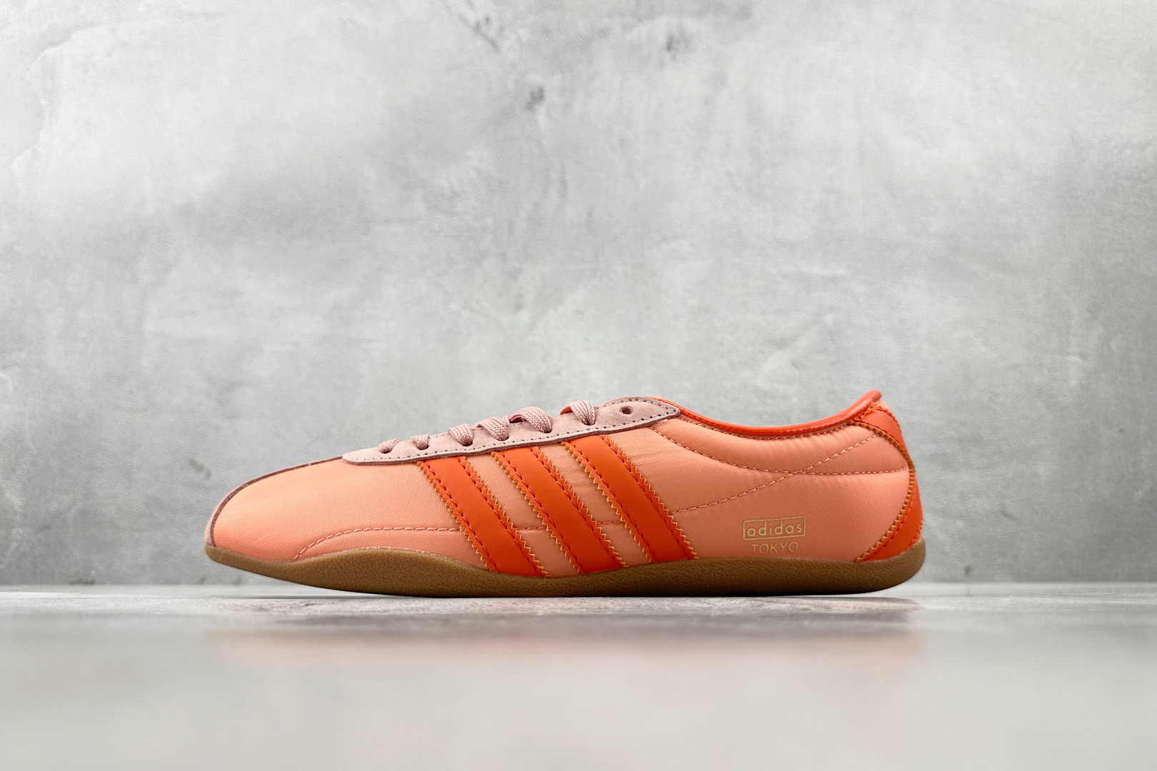 R 版 
出口订单 adidas originals TOKYO 粉橙色

货号 ：JI3297
尺码：