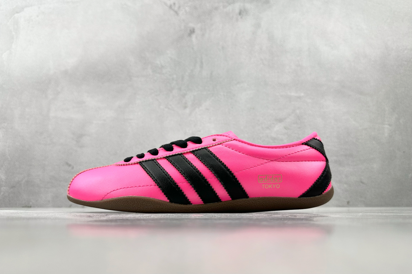 R 版 
出口订单 adidas originals TOKYO 粉色

货号 ：JQ3025
尺码：3