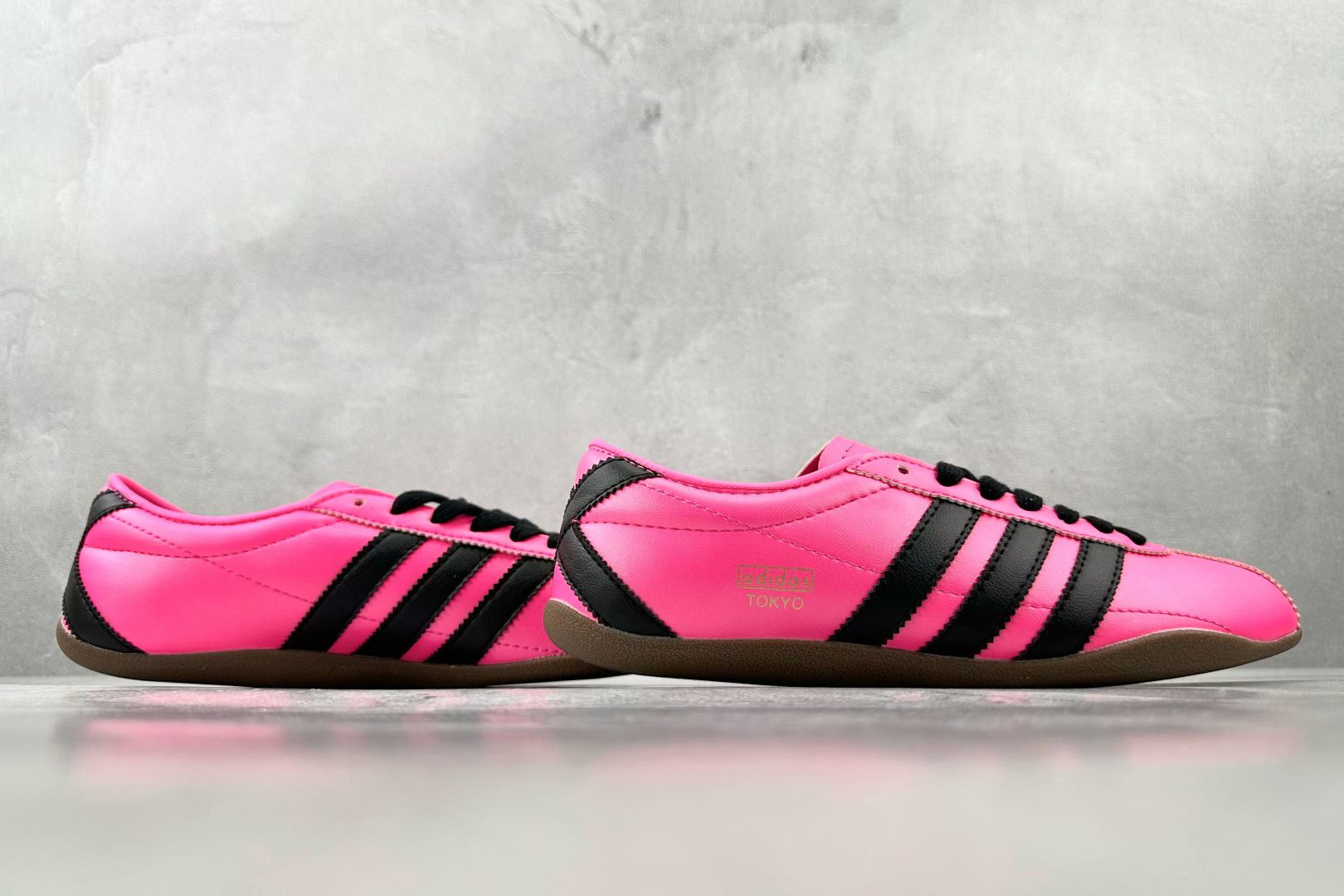 R 版 
出口订单 adidas originals TOKYO 粉色

货号 ：JQ3025
尺码：3