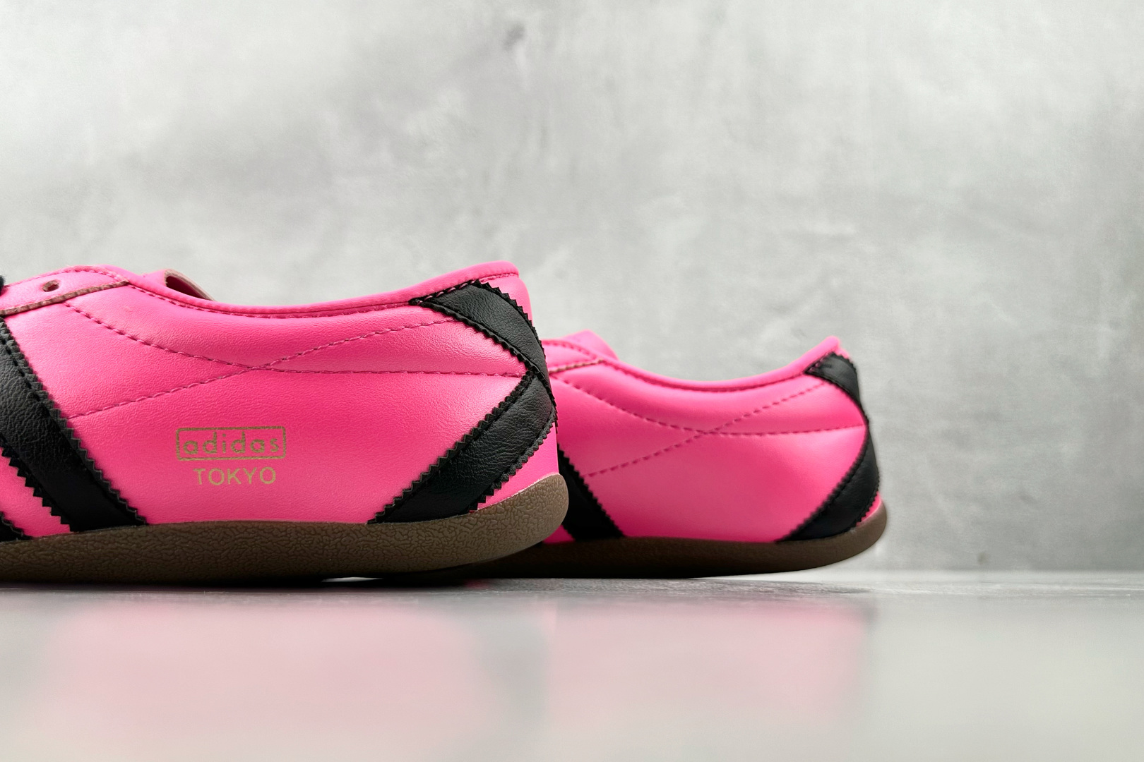 R 版 
出口订单 adidas originals TOKYO 粉色

货号 ：JQ3025
尺码：3