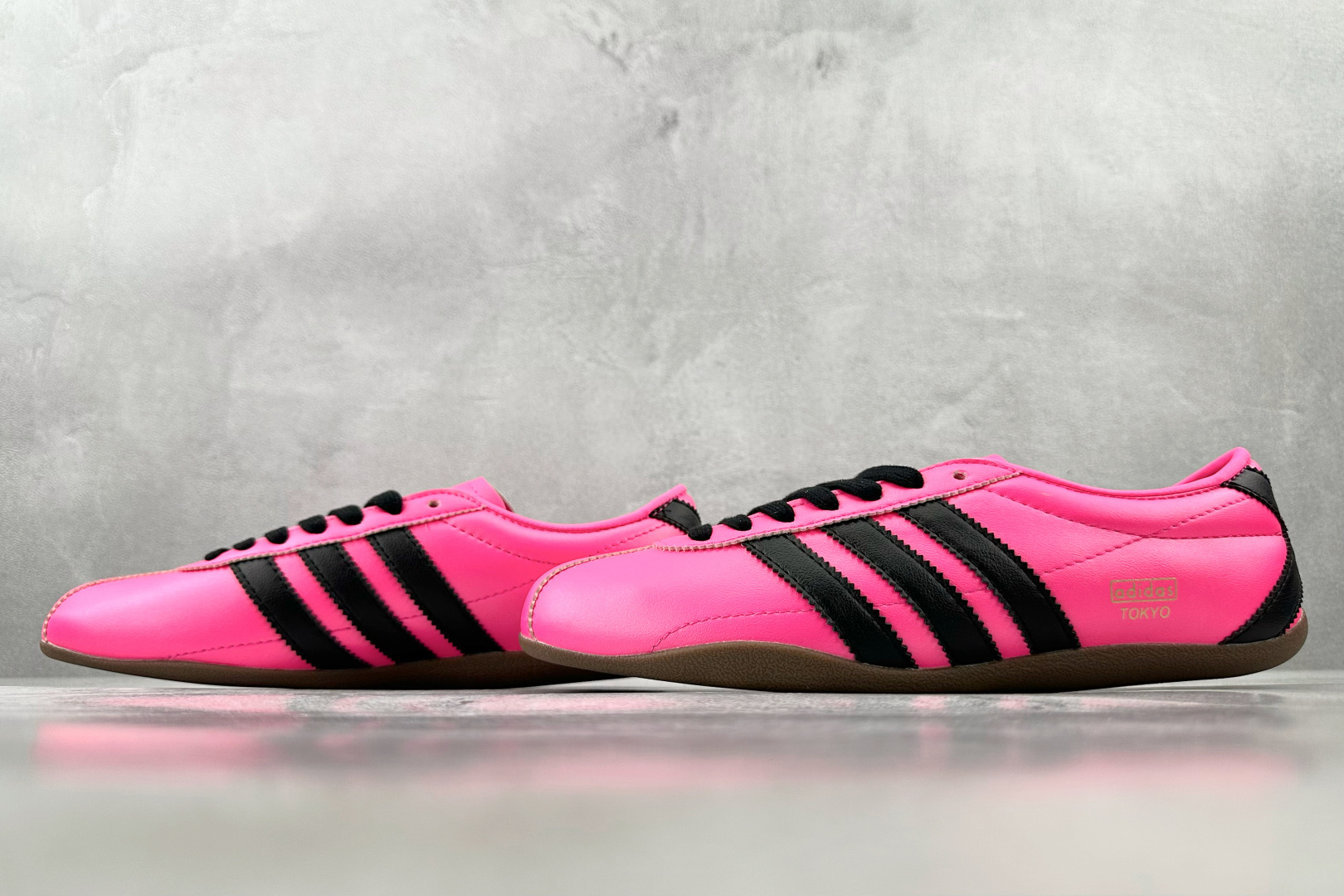 R 版 
出口订单 adidas originals TOKYO 粉色

货号 ：JQ3025
尺码：3