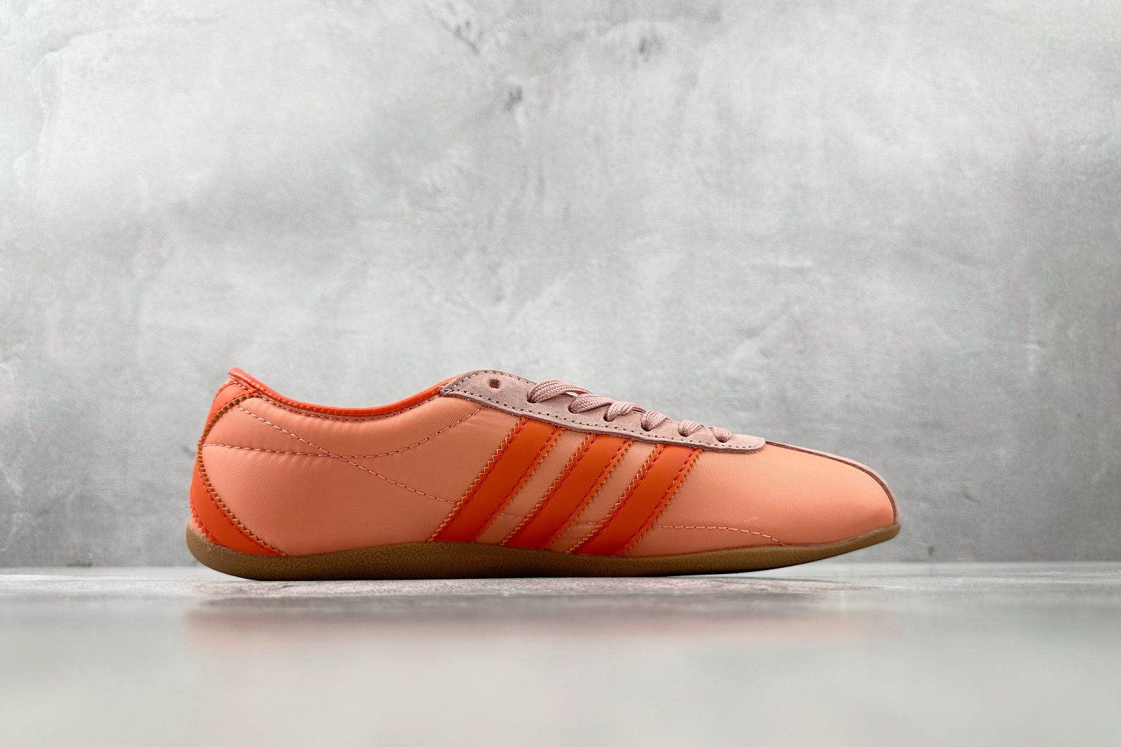 R 版 
出口订单 adidas originals TOKYO 粉橙色

货号 ：JI3297
尺码：