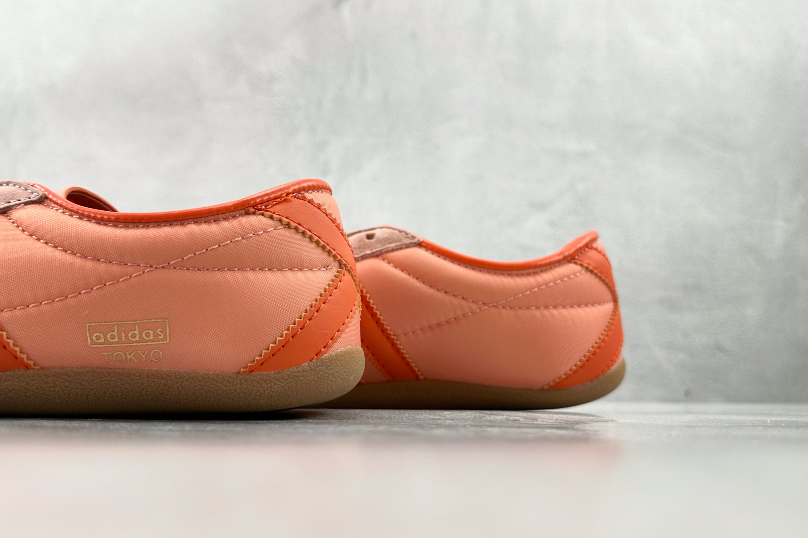 R 版 
出口订单 adidas originals TOKYO 粉橙色

货号 ：JI3297
尺码：