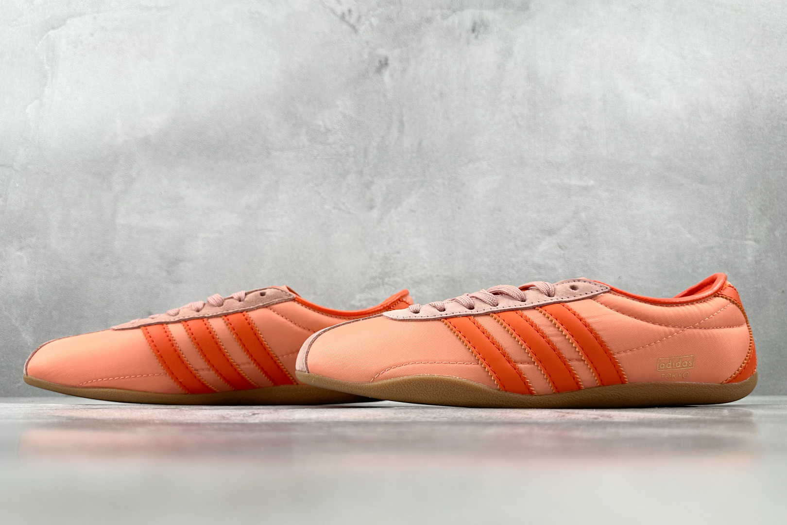 R 版 
出口订单 adidas originals TOKYO 粉橙色

货号 ：JI3297
尺码：