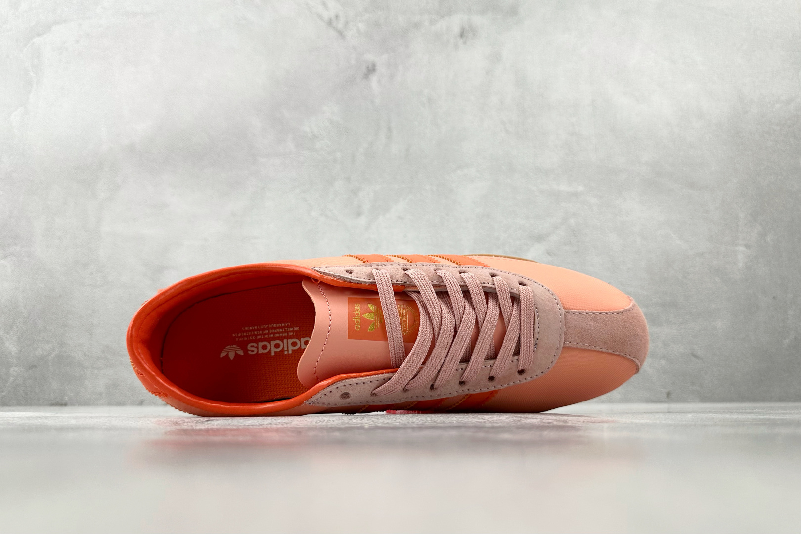 R 版 
出口订单 adidas originals TOKYO 粉橙色

货号 ：JI3297
尺码：