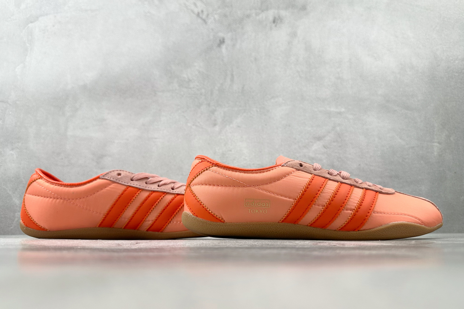 R 版 
出口订单 adidas originals TOKYO 粉橙色

货号 ：JI3297
尺码：