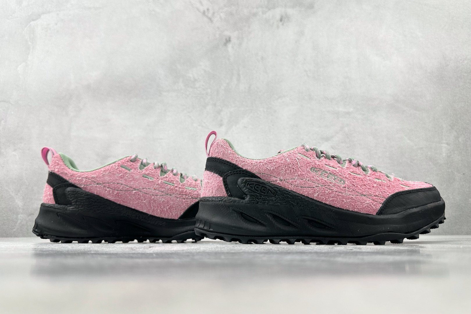 ZX 神版 
KEEN Jasper ZIONIC 粉黑色

货号：
尺码：36 36.5 37 38.