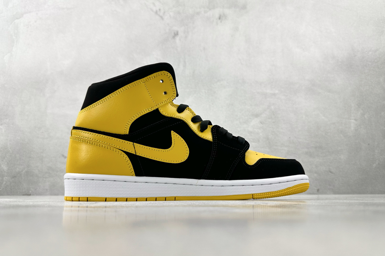 K版 
综合版  Jordan Air Jordan 1 Mid New Love 黑黄

货号：HJ6