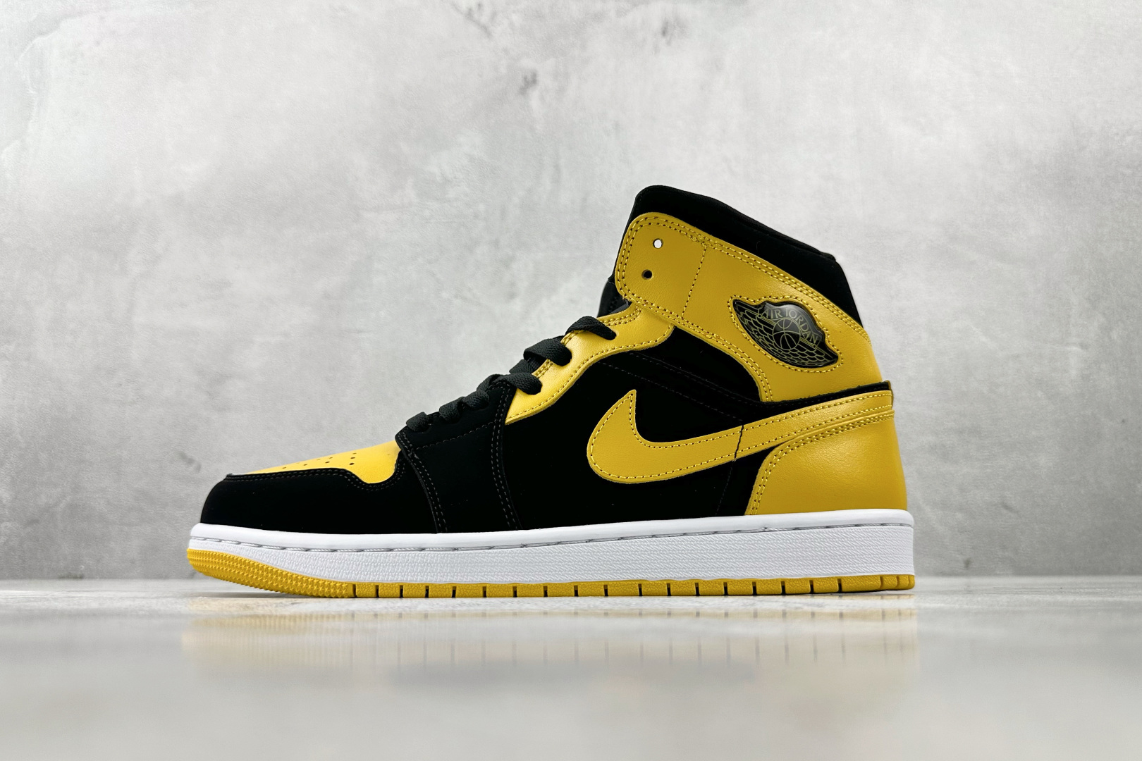 K版 
综合版  Jordan Air Jordan 1 Mid New Love 黑黄

货号：HJ6