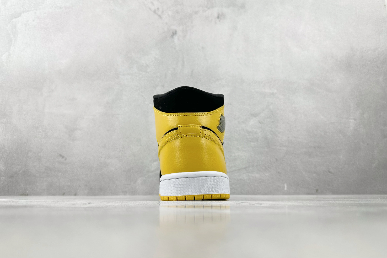 K版 
综合版  Jordan Air Jordan 1 Mid New Love 黑黄

货号：HJ6